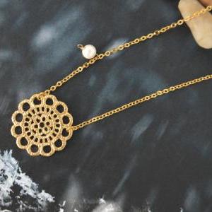A-012 Lace Pendant With Pearl Necklace, Gold..