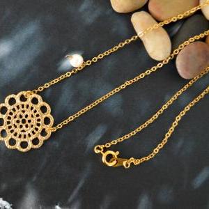 A-012 Lace Pendant With Pearl Necklace, Gold..