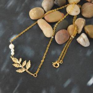 A-014 Leaf Pendant Necklace With Pearl, Gold..