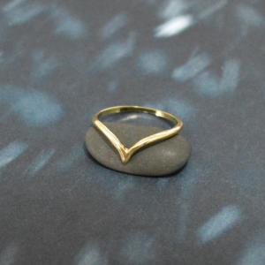 E-059 Chevron Ring, Triangle, Simple Ring, Modern..
