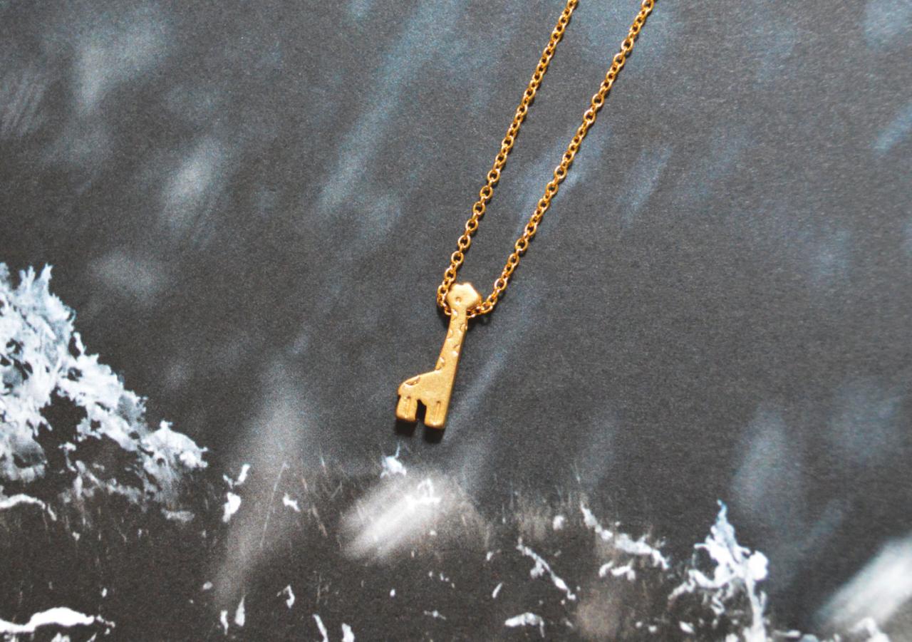 Giraffe necklace, Animal necklace, Simple necklace, Modern necklace, Gold plated chain/Everyday jewelry/Special gift/