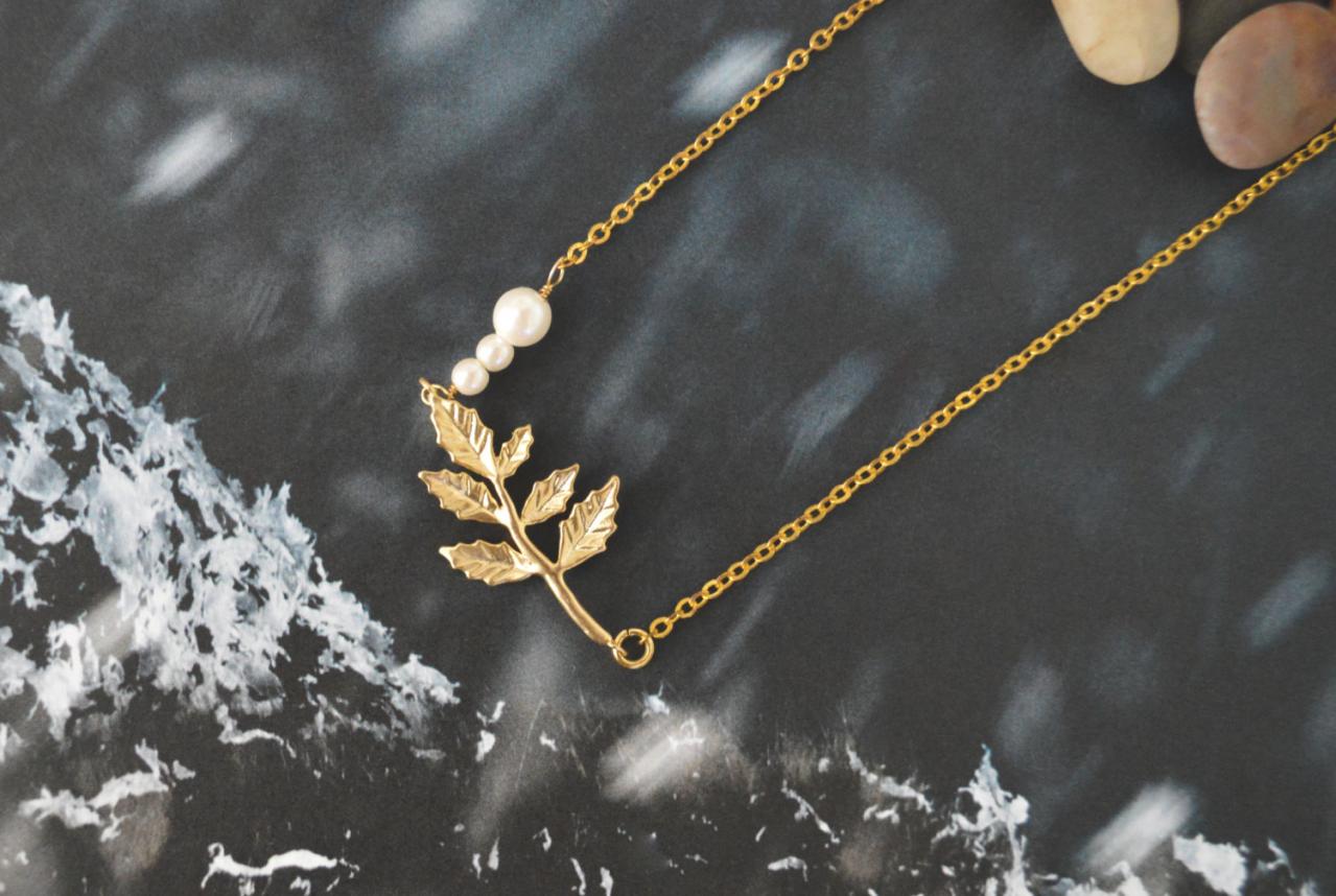 Leaf Pendant Necklace, Pearl Necklace,gold Plated Chain/bridesmaid Gifts/everyday Jewelry/modern Jewelry/