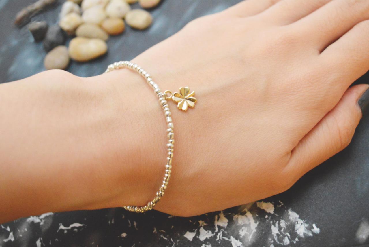 C-061 Silver Beaded bracelet, Seed bead bracelet, Clover bracelet, Pendant Bracelet, Simple bracelet, Charm bracelet/Everyday jewelry/